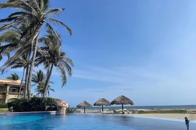 Image de Luxurious Oceanfront Condo on Pga Golf Course