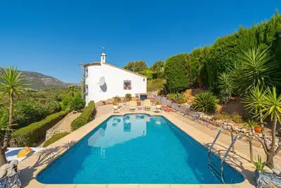 Villa Relax, peace and privacy, with private Xl-swimming pool and splendid views
