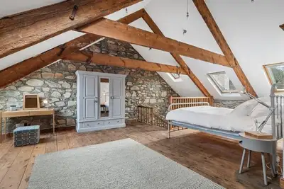 Image de Comfortable, spacious & filled with character, retaining many of its original features.
