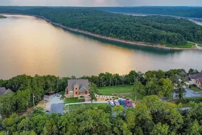 Image de Memory Maker  12 min from downtown- King Suites- Firepit & Hot Tub