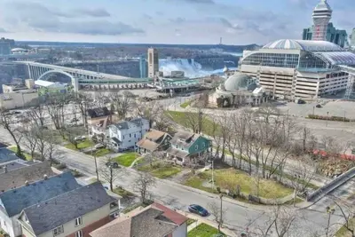 Image de Adorable 2-bedroom unit with jacuzzi beside the falls