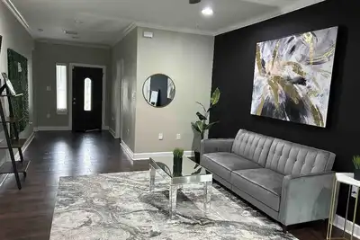 Image de \n🏠 Modern Comfort Near Houston’s Top Attractions–3br, 3ba Sleeps 9 &Office Space