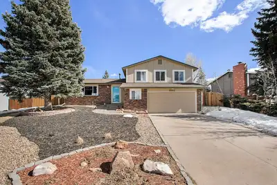 Image de 3 Bedroom Spacious Home with Garage and Newer Furnishings!
