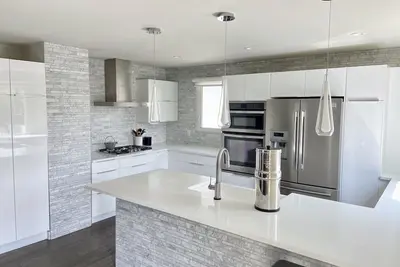 Image de Beautiful house close to Dt, Chefs kitchen, & private yard