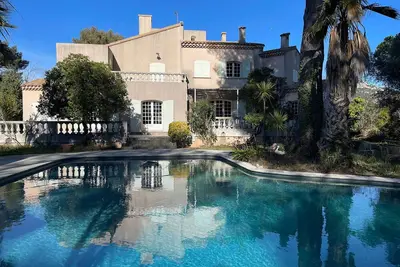 Image de Villa Grand Cèdre - Maison familiale avec piscine à débordement, jardin 4000m2.