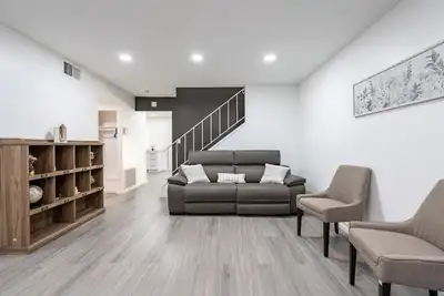 Image de 4 Bedroom, 2. 5 bath, Yard, Pets