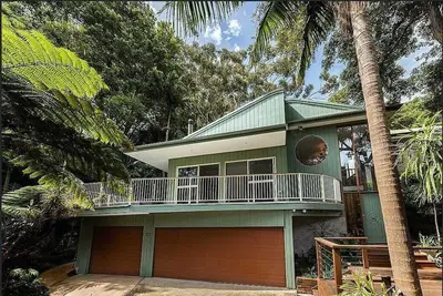 Image de Tropical Beach Escape - 3 min Walk to Surf Beach and Cafes