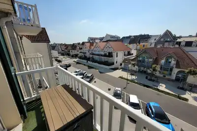 Image de Charmant T2 avec Balcon à Deux Pas de la Digue, Plein Ouest - Cuisine Équipée, Séjour Lumineux