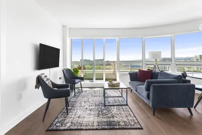 Image de Luxurious Modern 2 Brm Condo with amenities Air conditioned 5 min from airport