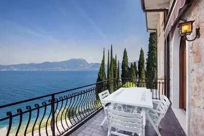 Image de Hermitage Apartment with Lake View