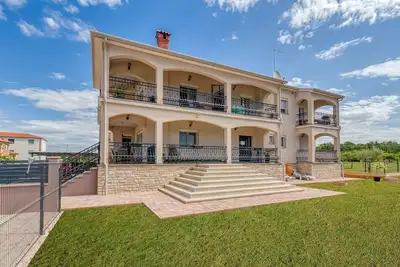 Image de Apartments Covic / Three-Bedroom Apartment Black A6