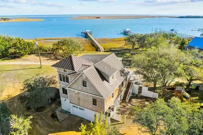 Image de Twin Tides Intracoastal waterway cottage w/views of the ocean private dock &more