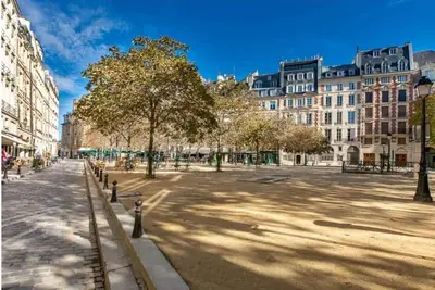 Image de Chic Parisian Retreat: Place Dauphine, Heart of History