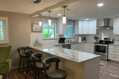 Image de 3/2 - Steps to the Ocean! Dog Friendly! Swim Spa! Newly Remodeled!