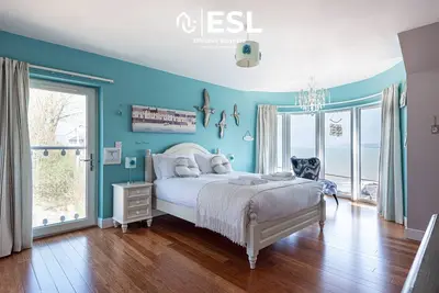 Image de 4 Bedroom / 4 Bathroom Home Overlooking New Quay Sea