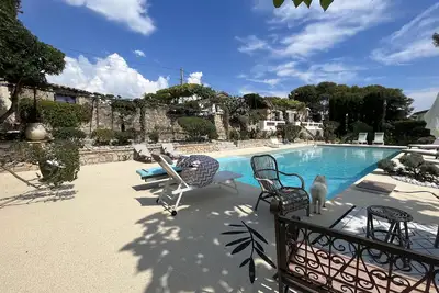 Magnifique propriété avec très grande piscine   vue mer panoramique