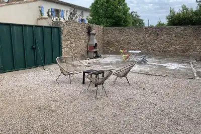 Image de Maison de village avec deux cours, Dispo Fin août