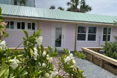 Image de Free Pet & Summer special pricing! The Whale 2: Cozy 2-Bedroom Cottage