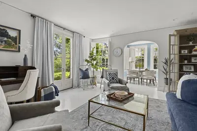 Image de A Restored Southern French Mansion Steps from Lsu!