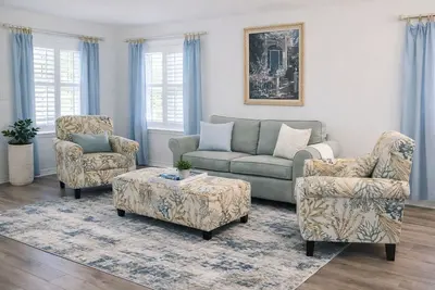 Image de Cozy Beach House! Best location. Community pool and beach access. near shopping