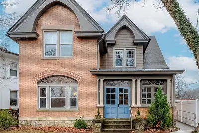 Image de Historic home near Ky Capitol and Downtown