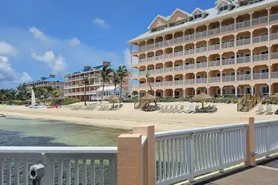 Image de Beautiful, directly on beach, snorkel out your front door