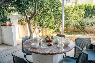 Image de 10 Minutes From Gallipoli Beautiful Apartment With Garden.