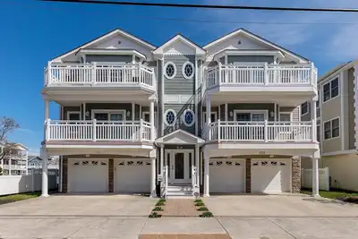 Image de Sleeps 9+ Prime Location! ! 2blocks2 Beach&Boards! ! Close To Piers, Rides, Fun! !