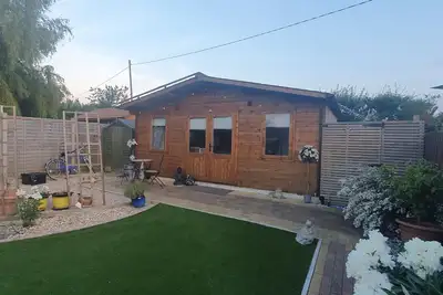 Image de Summer House Cabin, With Outside Space, Sleeps 2 Adults and Child, pet Friendly