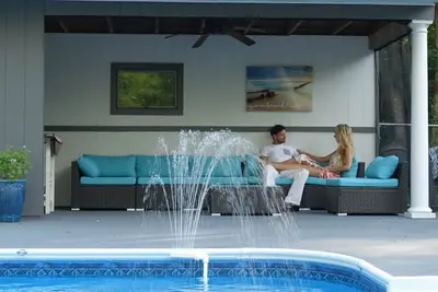 Image de Saltwater Pool, Completely Private, 10 minutes to beaches, 15 minutes to Newport