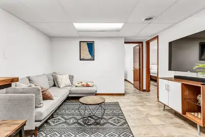 Image de Stylish Garden-Level 2br: Close to O'Hare & Downtown