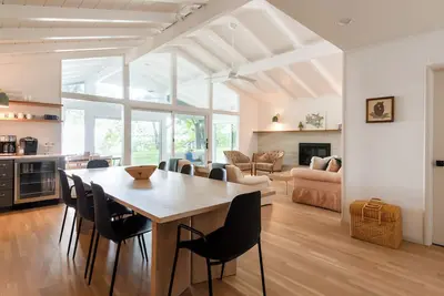 Image de Lovely, Eco-Conscious Retreat on Lake Michigan w/ Private Beach & Hot Tub
