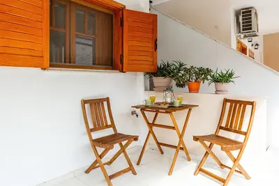 Image de Relax in our charming 25 sq m studio, located 30 m. distance from sea of Kiveri!