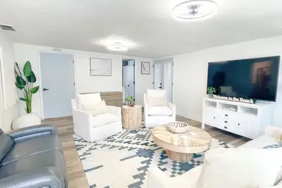 Image de Escape to Beachy Bungalow, Minutes to the Beach