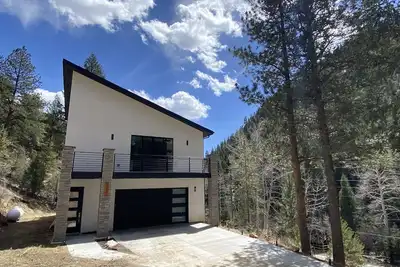 Image de Fall River Modern Mountain Chalet