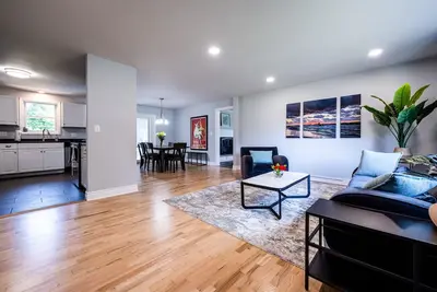 Image de Pet-friendly home near Lake Michigan with fenced in back yard