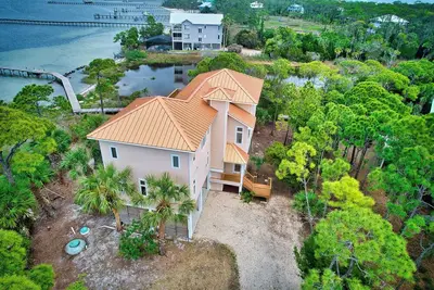 Image de Canary on the Bay - Luxury Bayfront Home, Pet-Friendly, with Private Pool & Dock