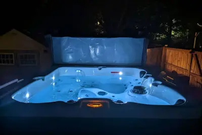 Image de Cute & Cozy 2/1 Lakeview House on Chain O Lakes with Hot Tub