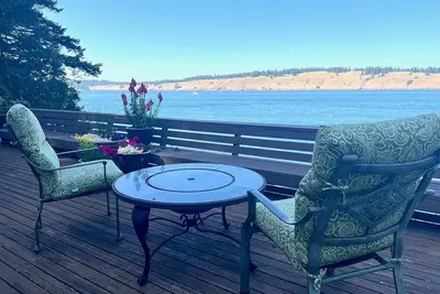 Image de Waterfront Beach Escape with Dock