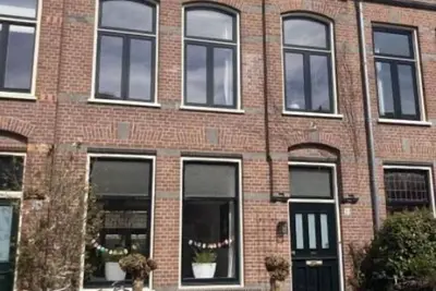 Image de bright and cozy 4 bedroom Townhouse w/ Heating + Kitchen