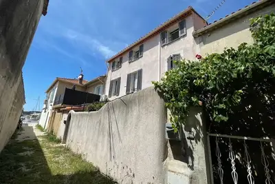 Image de Maison de pêcheurs sur le port du Brusc
