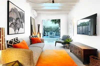 Image de Architect Designed 2b Cosy Cottage. Great Location