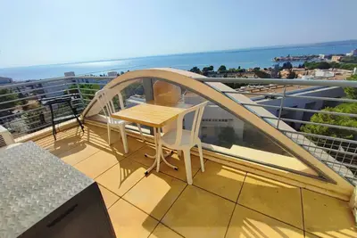 Image de T2 avec Piscine, Parking, WiFi, Netflix, Clim, Terrasse et Loggia Vue Extra!