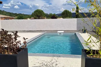 Image de Villa neuve avec piscine privée