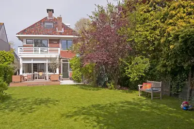 Stylish Villa near Haarlem –Garden, Gym & Beach by Bike, Easy Access to Amsterdam