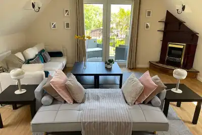 Image de Light, Bright and Airy Apartment in Totland, Close to The Needles