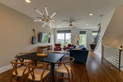 Image de Perfectly located/Walk to bars- Close to Broadway