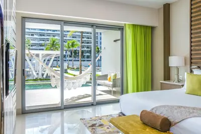 Image de Indulge in Luxury with our 2br Swim-Up Villa at Garza Blanca Cancun