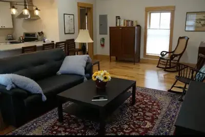 Image de Located in beautiful\/historic downtown Peninsula in the heart of a National Park