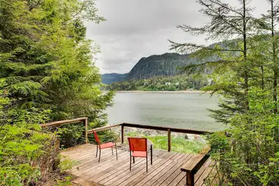 Image de Juneau Vacation Home: Stunning View + Beach Access
